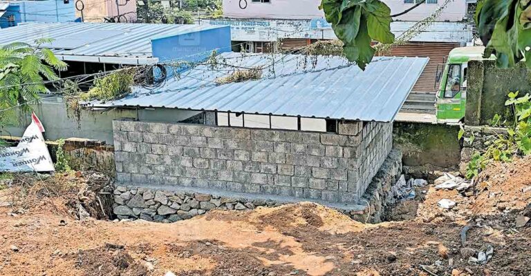 ernakulam-eloor-school-land-encroachment.jpg