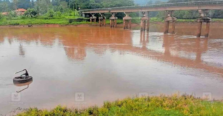 ernakulam-low-water-level-in-thattekkad-periyar-river.jpg