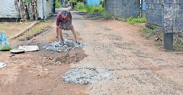 ernakulam-pothole-manjummel-muttar-road.jpg
