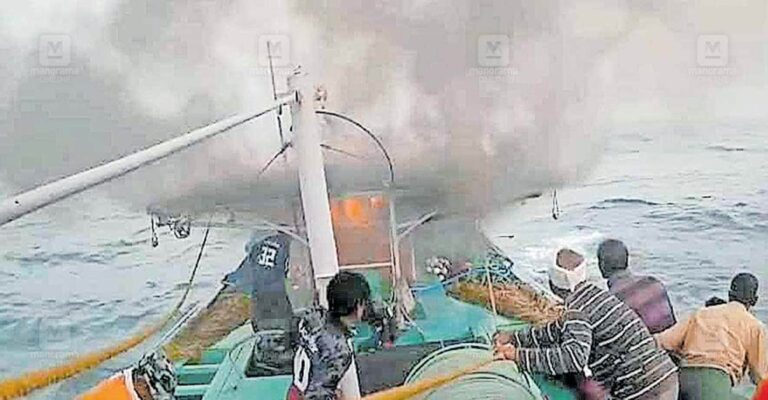 fishing-boat-fire-kayamkulam.jpg