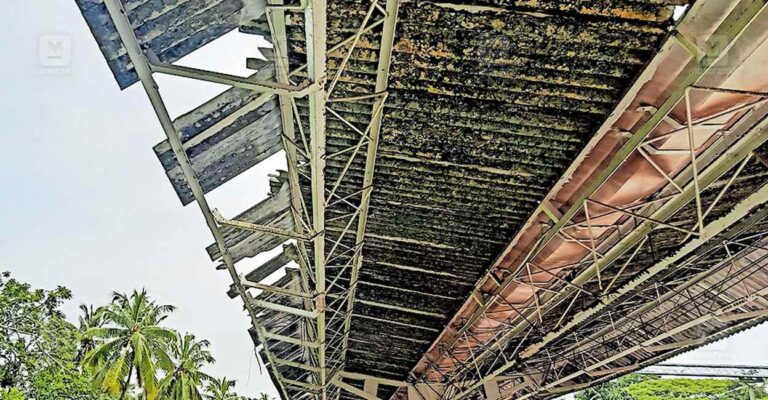 kadalundi-railway-station-leak.jpg