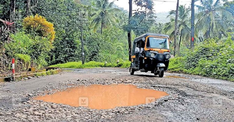 kannur-cherupzuha-road-potholes.jpg