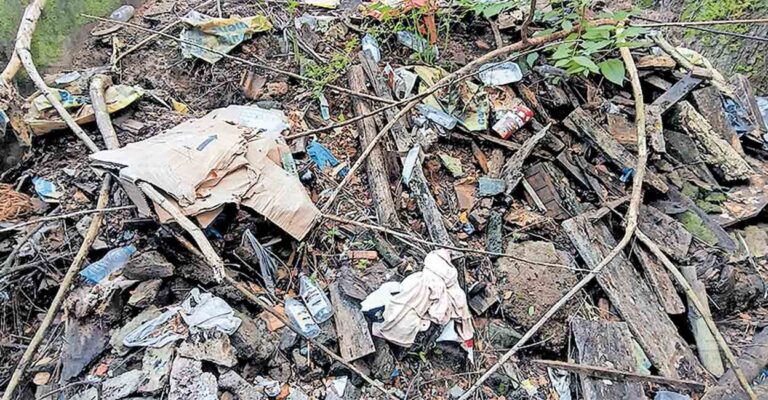 kannur-gandhi-park-waste.jpg
