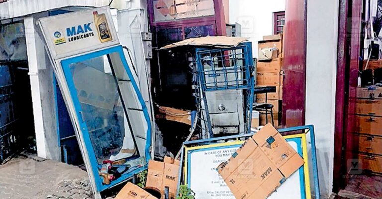 kannur-lic-road-accident-2.jpg