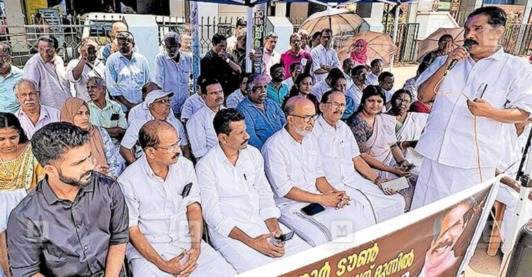 kannur-martin-george-protest-meet.jpg