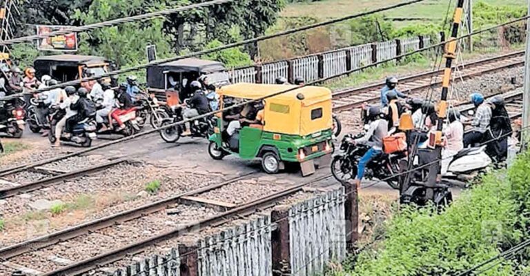 kasargod-kanjangadu-railway-crossing.jpg