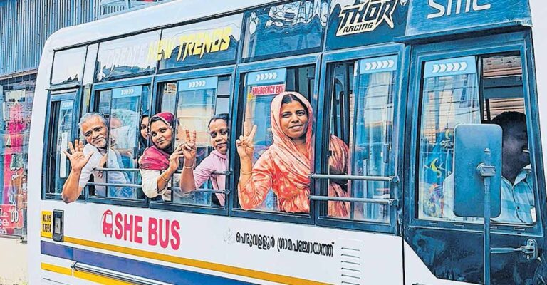 kerala-she-bus.jpg