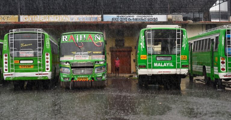 kochi-private-bus.jpg
