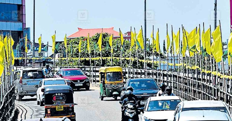 kollam-chinnakada-flyover-decorated-with-flagpoles-sree-narayana-gurudeva-jayanti.jpg