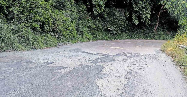 kollam-puliyarai-s-bend-national-highway-collapsed.jpg