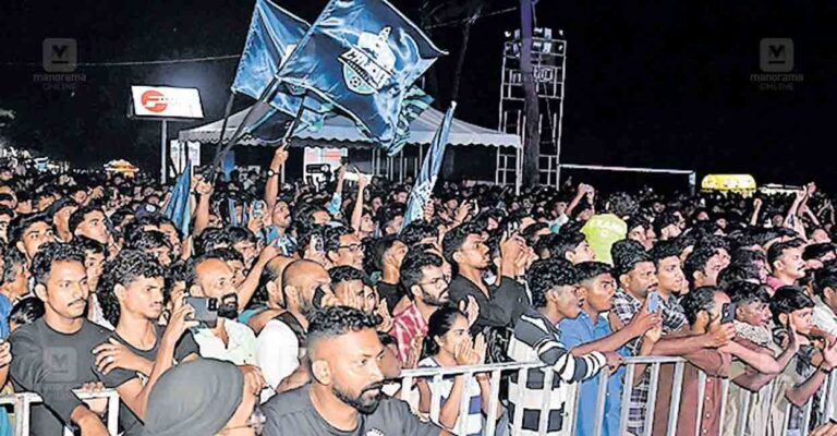 kozhikode-footbal-peopls.jpg