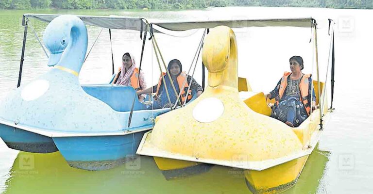 kozhikode-pedal-boat.jpg