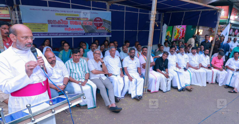 kozhikode-road-protest.jpg