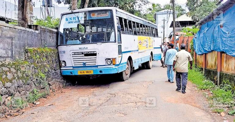 ktm-changanassery-ksrtc-break-failure.jpg
