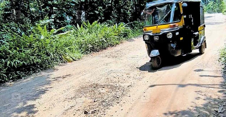 manthuruthy-road-damage.jpg