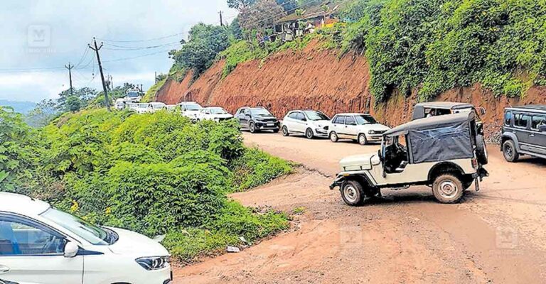 munnar-nh-parking.jpg