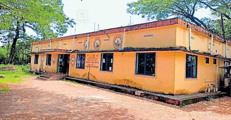 narath-family-health-center-unused-building.jpg