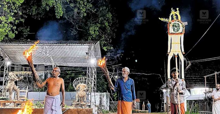 neelamperoor-padayani.jpg