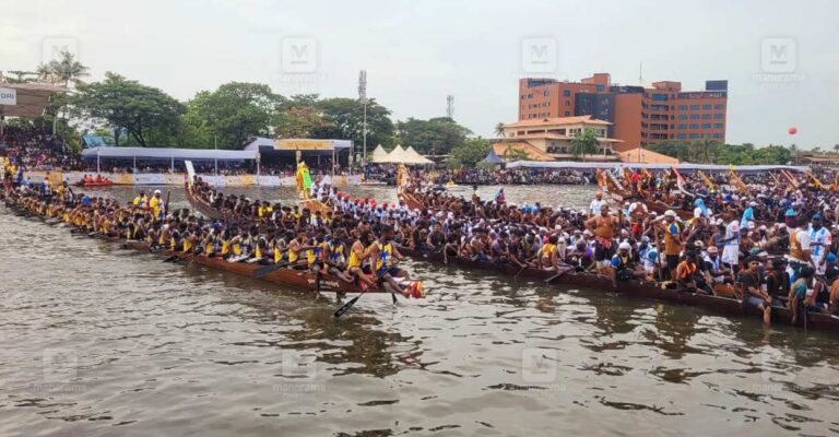 nehru-trophy-boat-race-13.jpg