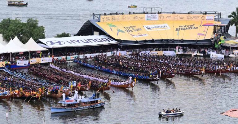 nehru-trophy-boat-race-23.jpg
