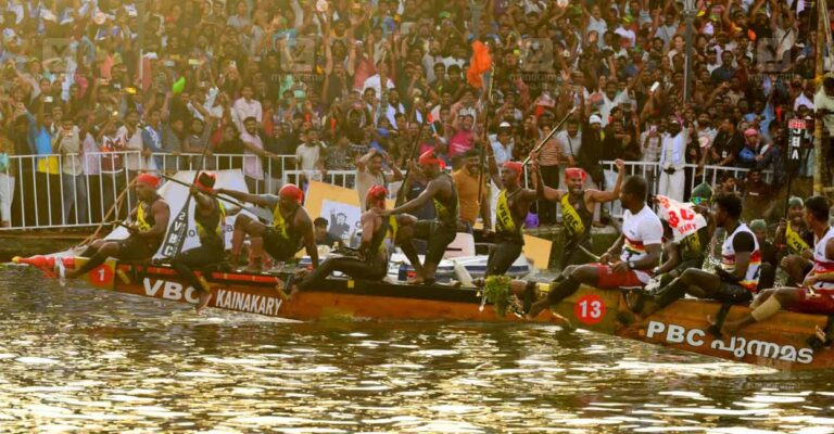 nehru-trophy-boat-race-4.jpg