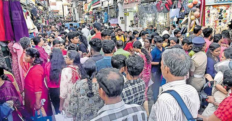 onam-crowd.jpg
