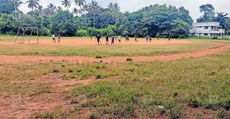 palakkad-ayakkad-school-ground.jpg