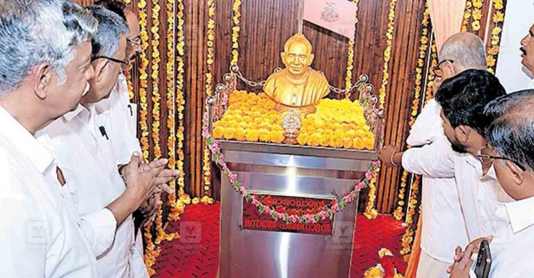 palakkad-bronze-statue-mannath-padmanabhan.jpg