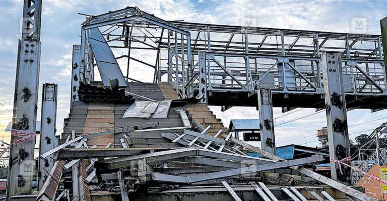 palakkad-shornur-walk-bridge-collapsed.jpg