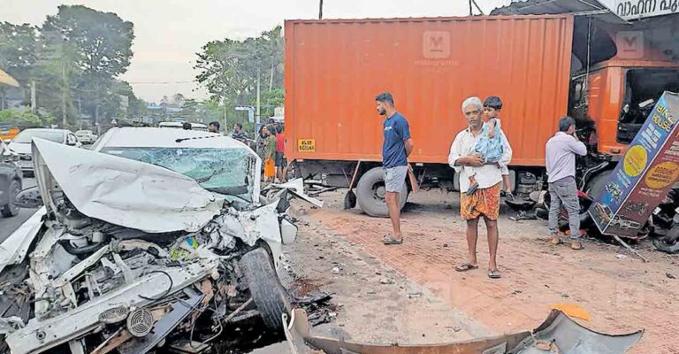 pathanamthitta-car-lotty-accident.jpg