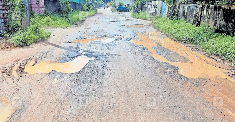 railway-station-road-avaniswaram.jpg