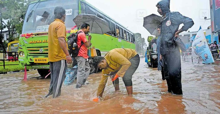 thambanoor-junction-road-water-issue-1.jpg