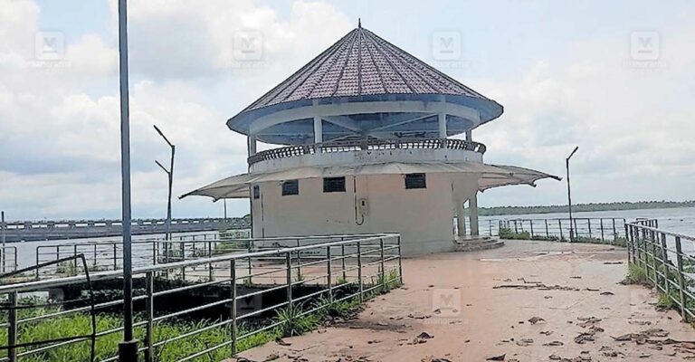 thaneermukkam-house-boat-terminal.jpg