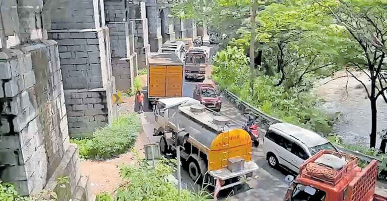 thenmala-road-traffic1.jpg