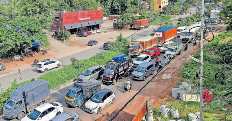 thrissur-muringoor-trafic-block.jpg