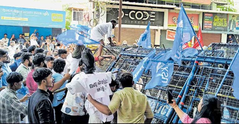 thrissur-wadakkanchery-ksu-march.jpg
