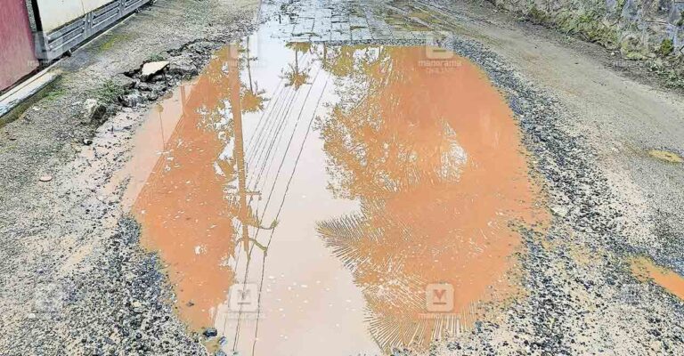 tvm-kilimanoor-road-potholes.jpg