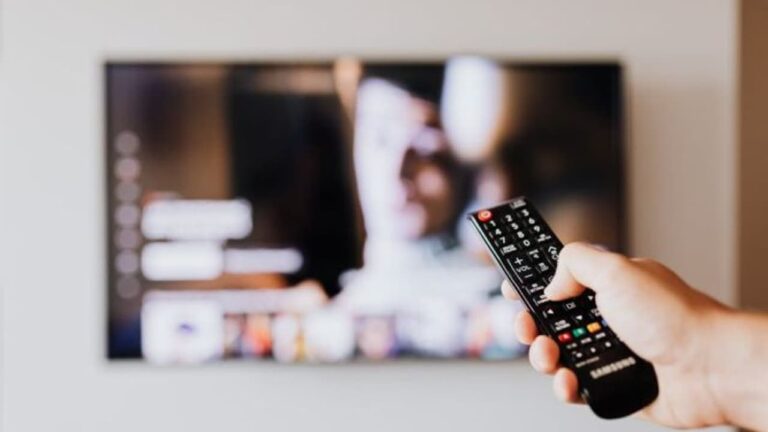 w-1280h-720format-jpgimgid-01h5pktz3wyj5a0pb0qz96n933imgname-tv-remote.jpg
