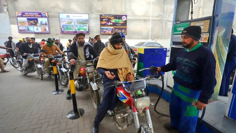 w-1280h-720format-jpgimgid-01hbvch3cs1j3gmgdh36bztbjbimgname-Pakistan-petrol-prices-169635745320.jpeg