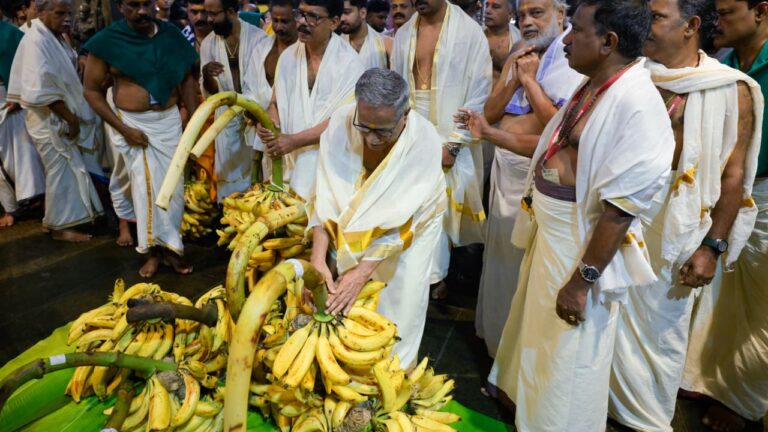 w-1280h-720format-jpgimgid-01k49xq8r3szbtc6yvyw4mketrimgname-guruvayur-temple-1756974785283.jpg