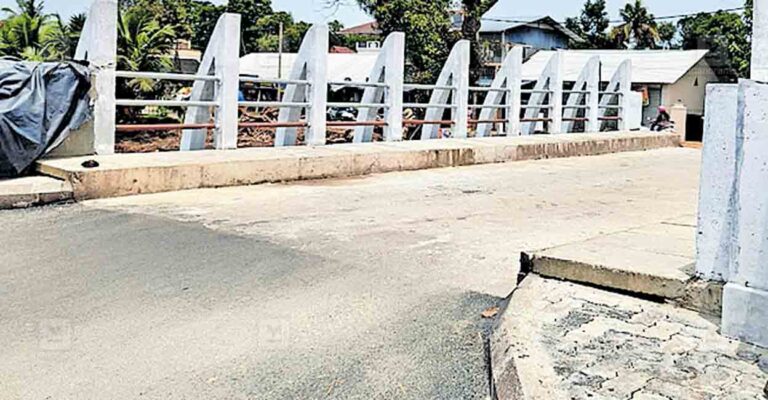 aklappuzha-vellapally-bridge.jpg