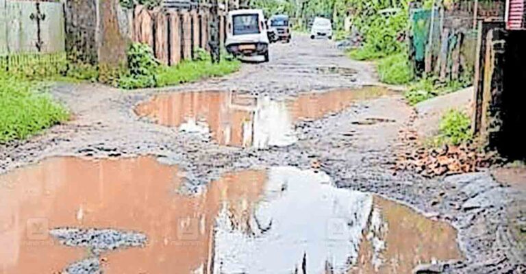 alappuzha-upadesikadavu-bridge-approach-road-collapsed.jpg