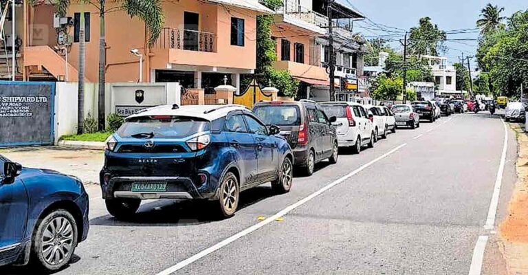 elamkunnapuzha-traffic.jpg