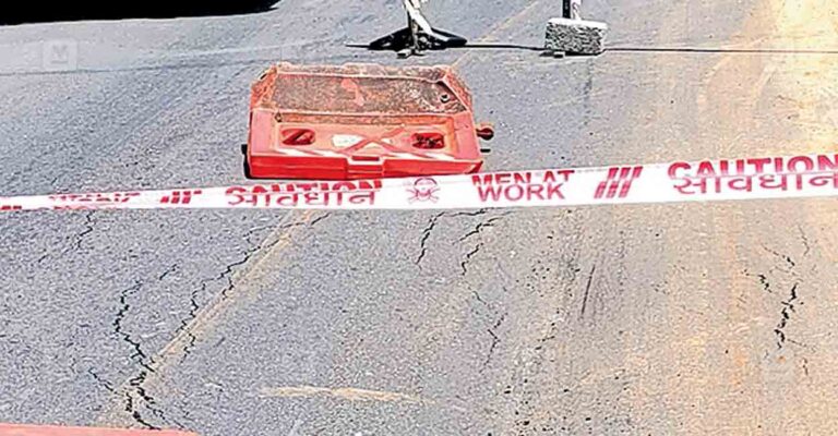 ernakulam-pippe-line-damage-road.jpg