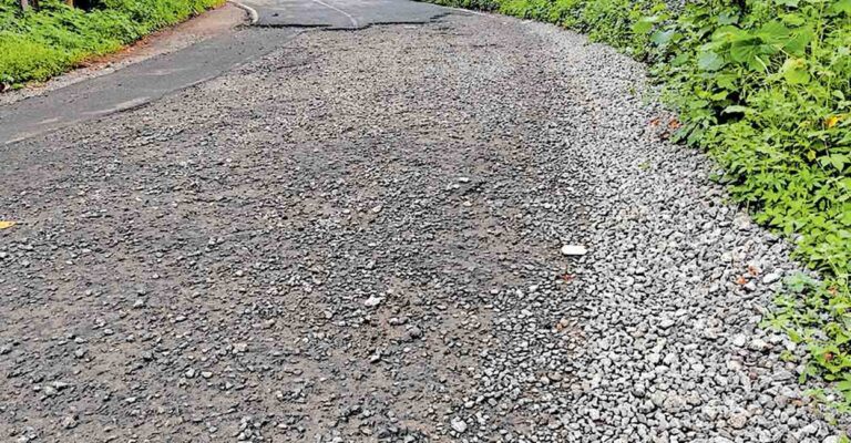 kannur-cherupuzha-road-potholes.jpg