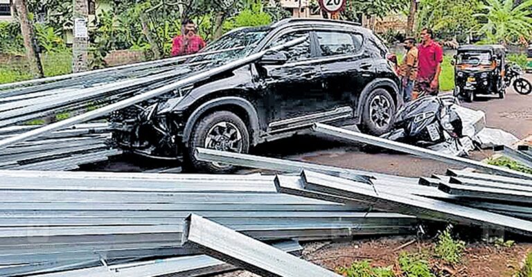 kazhakkoottam-lorry-accident.jpg
