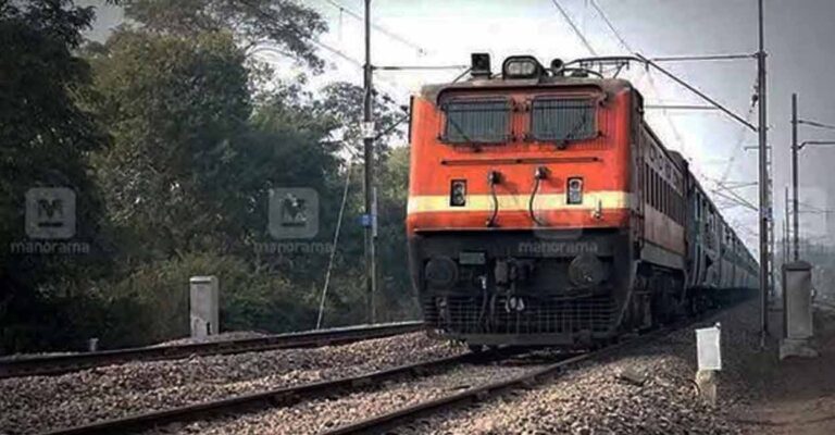 kerala-train.jpg