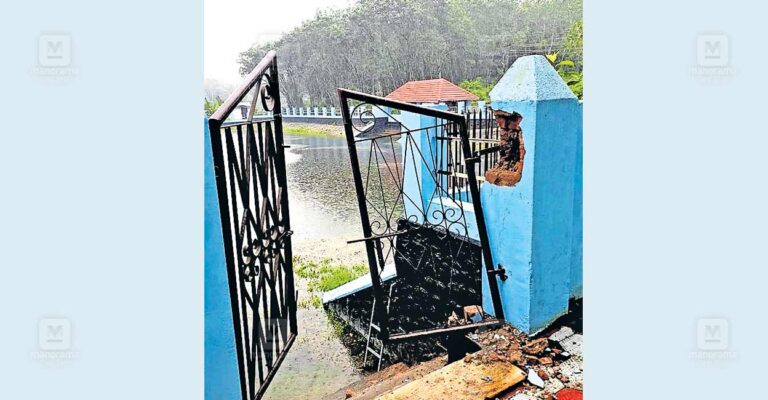 kollam-pattazhi-temple-pond-damaged.jpg