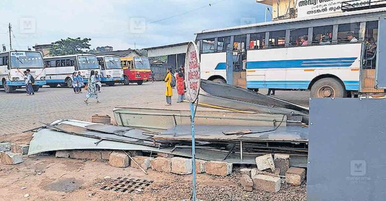 kollam-snack-bar-inside-the-bus-demolished-ksrtc-punalur-depot.jpg