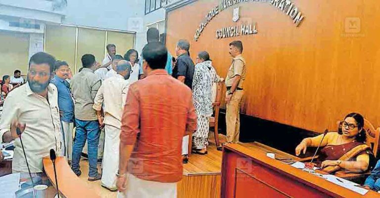 kozhikode-members-gathered-around-the-seats-of-the-mayor.jpg